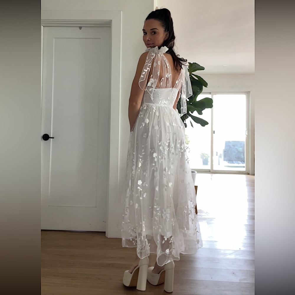 White Floral Embroidered Lace Up Shoulder Bow Dress - Size: S